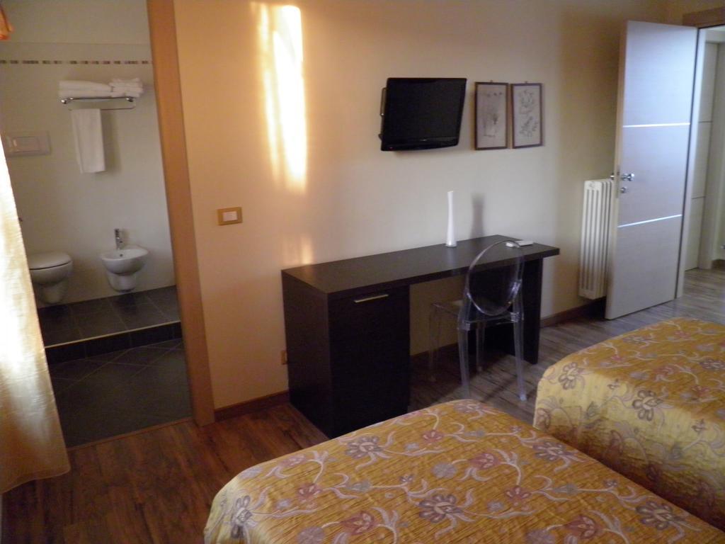 Affittacamere Il Persicone Cornaleto Quarto foto